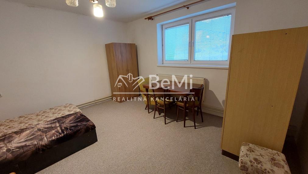 Predaj - rodinný dom v obci Tesáre ID 211-12-LUGU