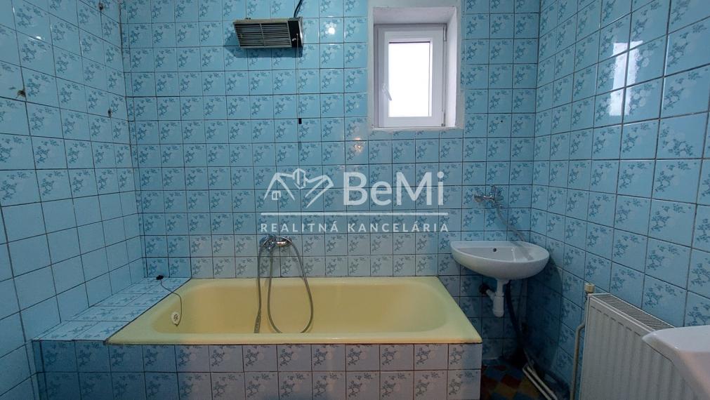 Predaj - rodinný dom v obci Tesáre ID 211-12-LUGU