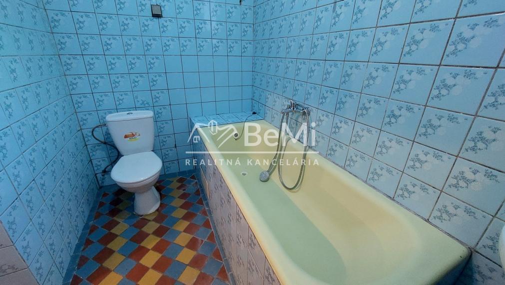 Predaj - rodinný dom v obci Tesáre ID 211-12-LUGU