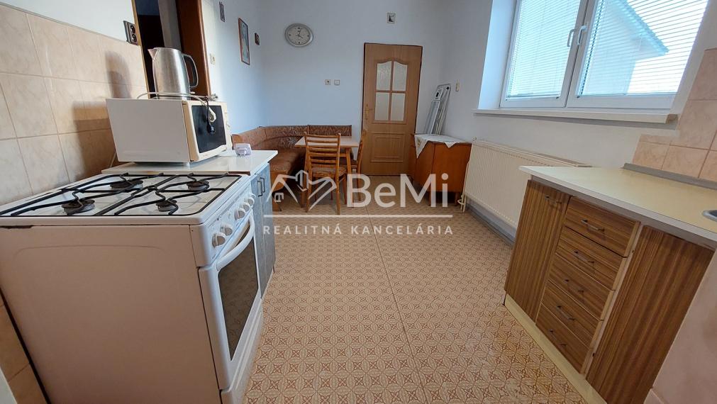 Predaj - rodinný dom v obci Tesáre ID 211-12-LUGU