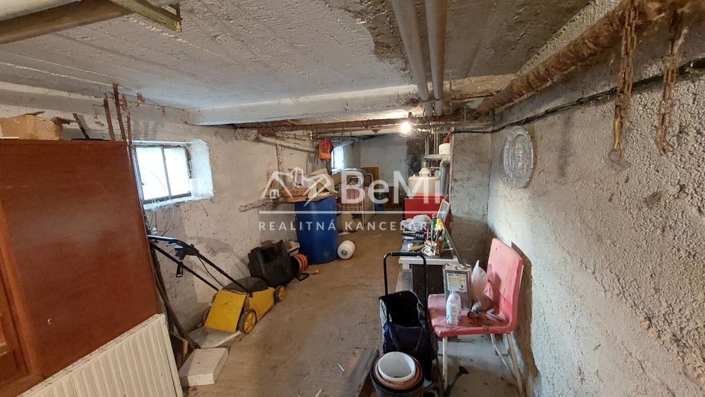 Predaj - rodinný dom v obci Tesáre ID 211-12-LUGU