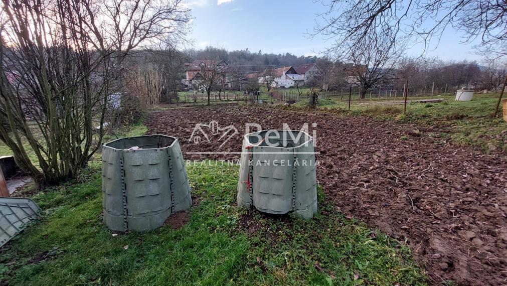 Predaj - rodinný dom v obci Tesáre ID 211-12-LUGU