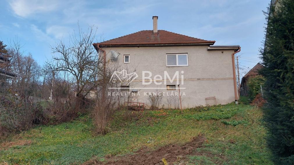 Predaj - rodinný dom v obci Tesáre ID 211-12-LUGU