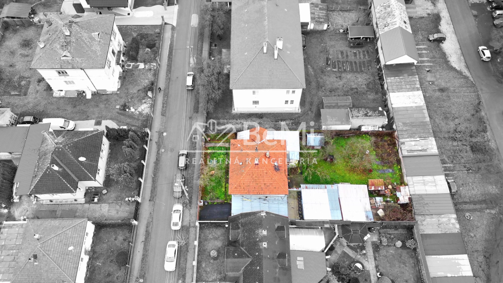 RODINNÝ DOM PRI CENTRE RIMAVSKEJ SOBOTY S GARÁŽOU A ZÁHRADOU