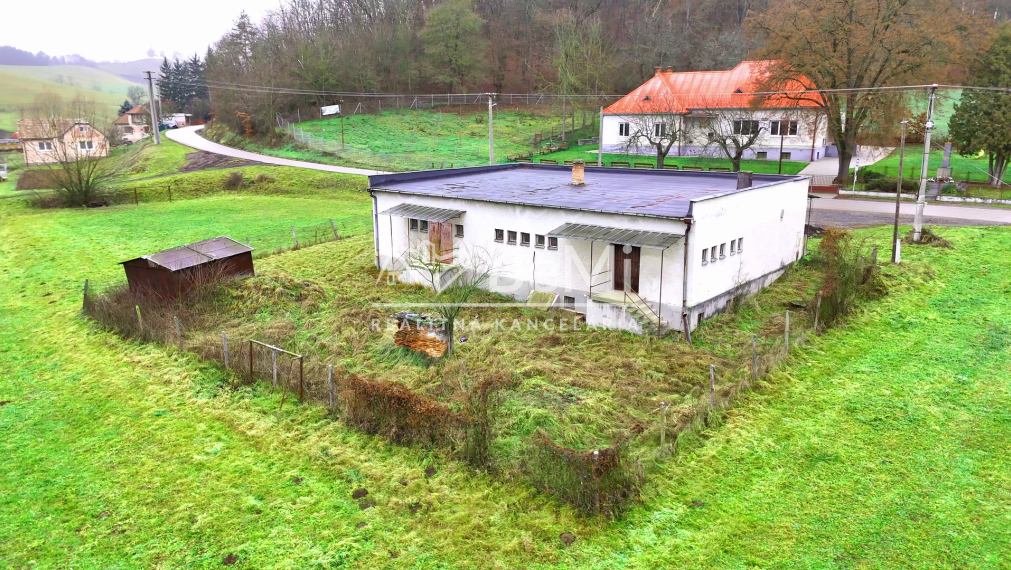 BUDOVA S MOŽNOSŤOU PRESTAVBY NA RODINNÝ BUNGALOV V PRÍRODE