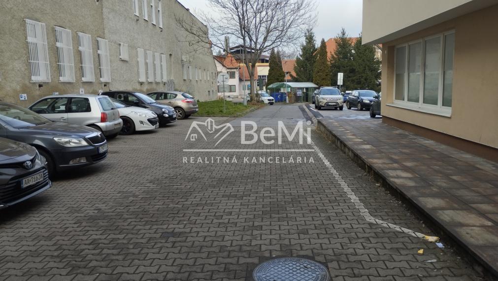 Kancelársky/prevádzkový priestor na prenájom-Lučenec
