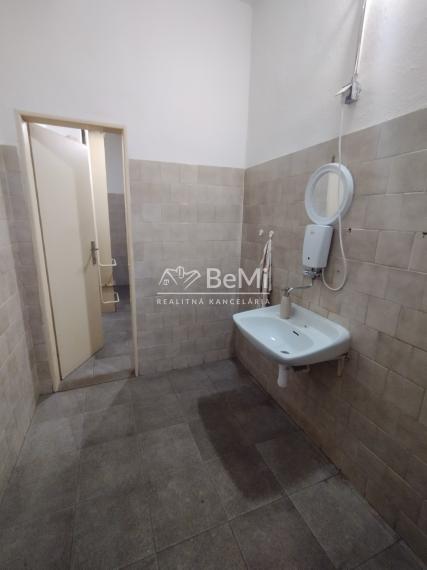 Kancelársky/prevádzkový priestor na prenájom-Lučenec