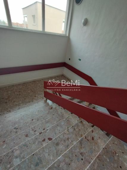 Kancelársky/prevádzkový priestor na prenájom-Lučenec