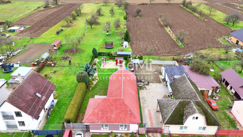 Zrekonštruovaný a kompletne zariadený rodinný dom