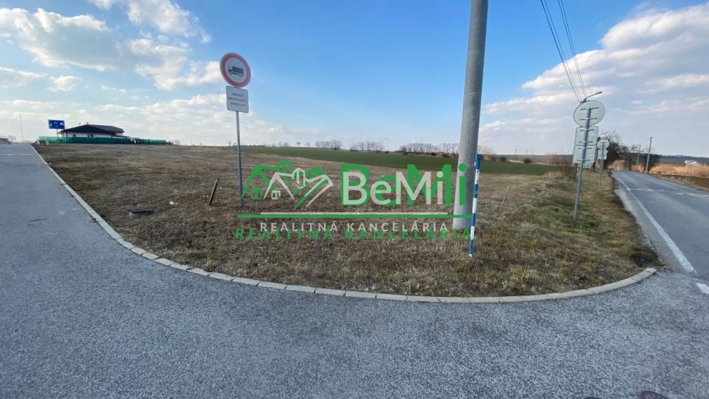 Pozemok Párovské Háje 1 200 m2 ,všetky IS ID 597-14-MIG