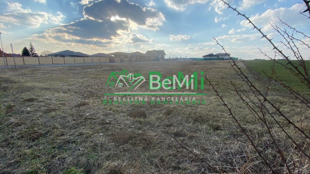 Pozemok-záhrada Párovské Háje 2072 m2 všetky IS ID598-14-MIG