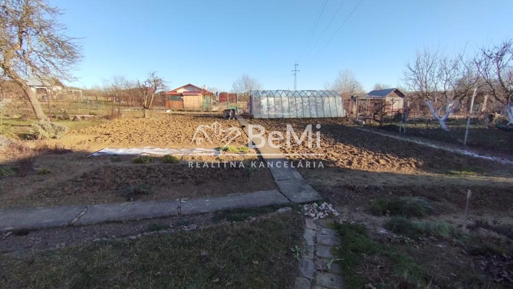 Chatka so záhradou  NA PREDAJ-Poltár