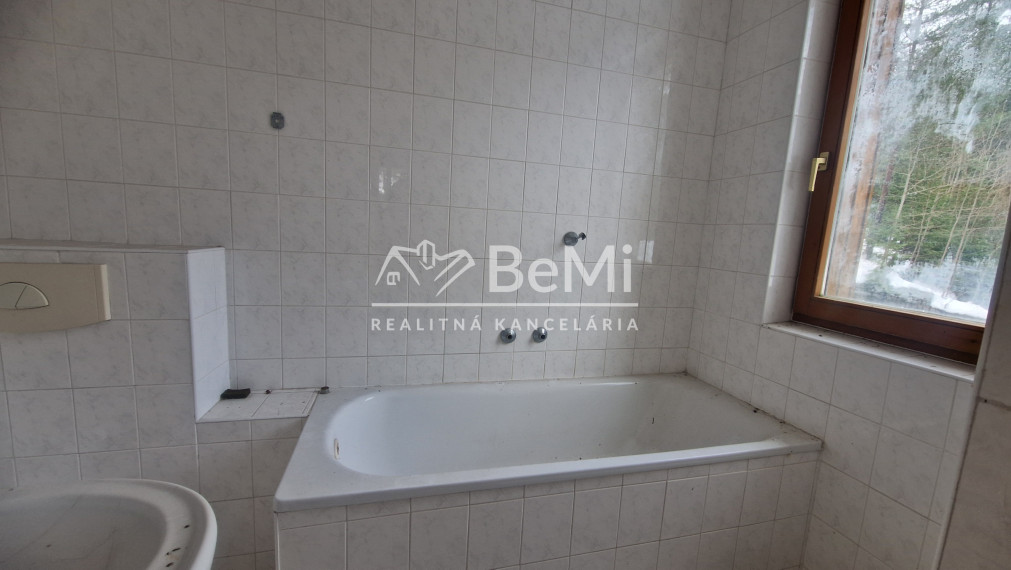 I N V E S T I Č NÁ rekreačná chata v obci Stratená-NA PREDAJ