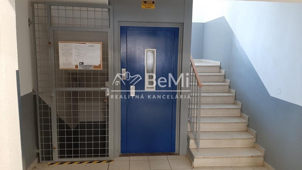 REZERVOVANÉ 2-izbový byt Nitra-Na Hôrke ID 007-112-VISK