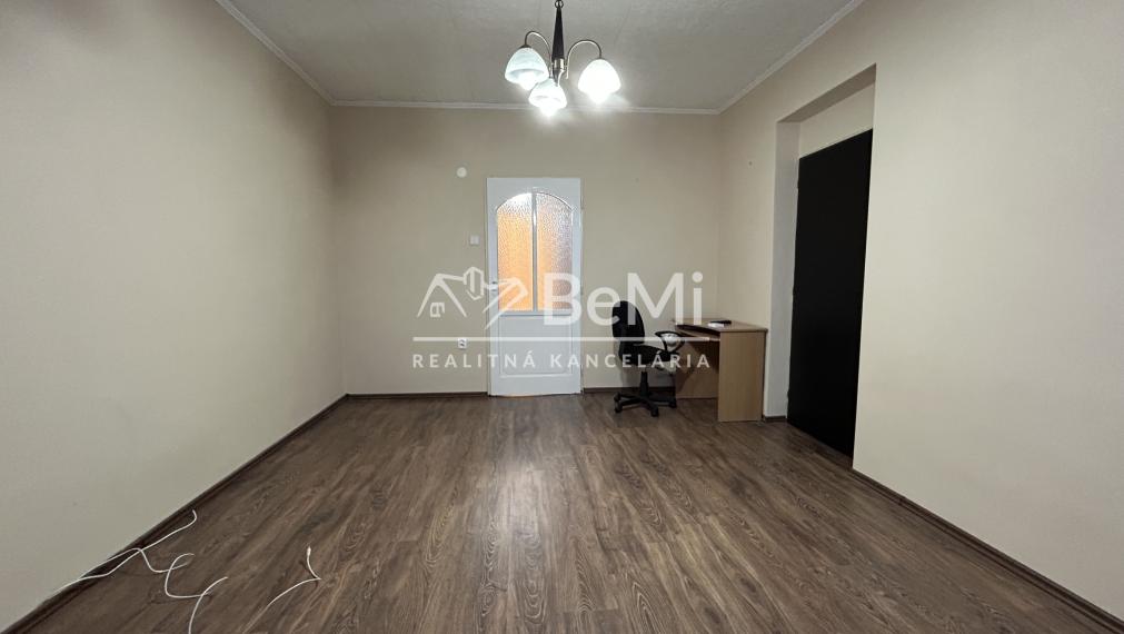 Predaj  3 izbový byt  - LEVICE (111-113-MIJK)