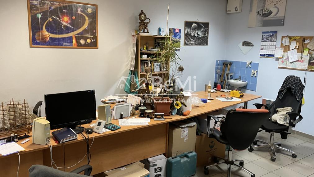 Predaj rodinného domu v obci Oslany - predajňa 036-12-ZUPI