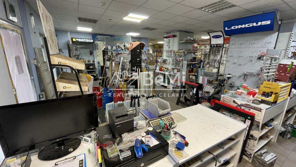 Predaj rodinného domu v obci Oslany - predajňa 036-12-ZUPI