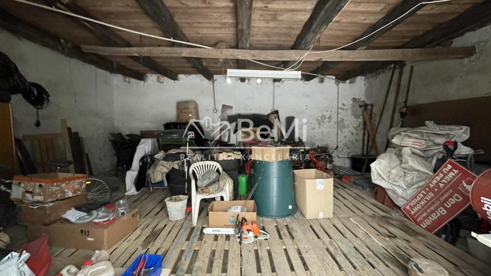 Predaj rodinného domu v obci Oslany - predajňa 036-12-ZUPI