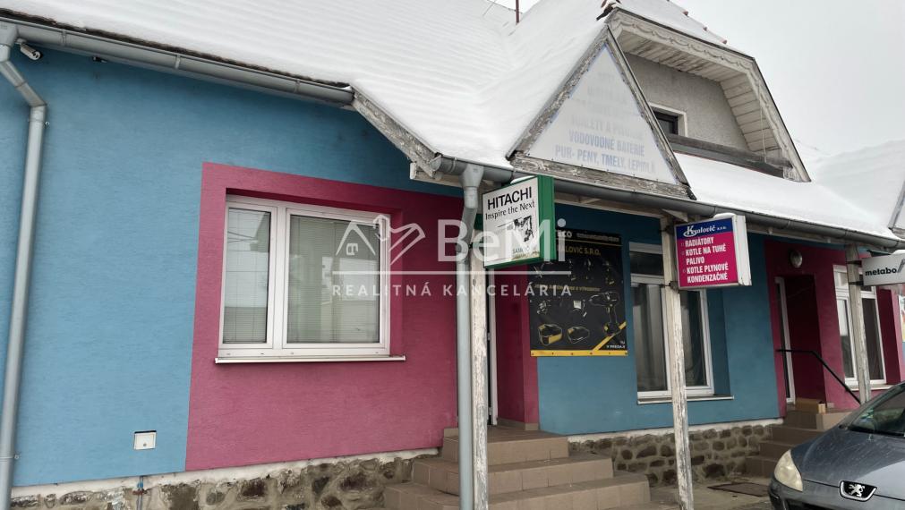 Predaj rodinného domu v obci Oslany - predajňa 036-12-ZUPI