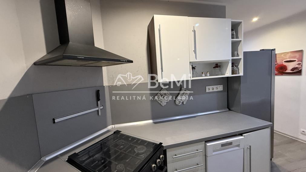 2.5 izbový byt s logiou na Slovenskej ulici na predaj