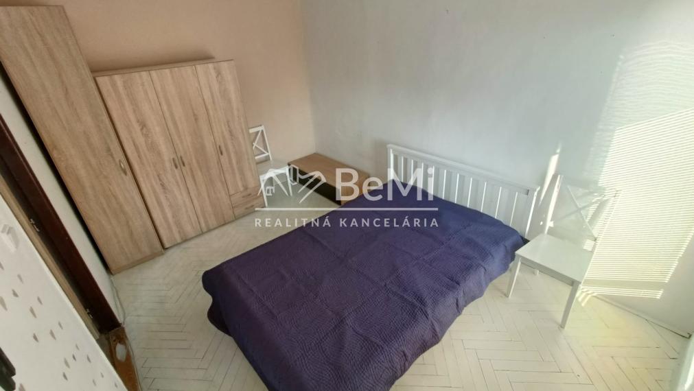 PREDAJ: Slnečný 2 izbový byt s loggiou–Topoľčany (širšie centrum)