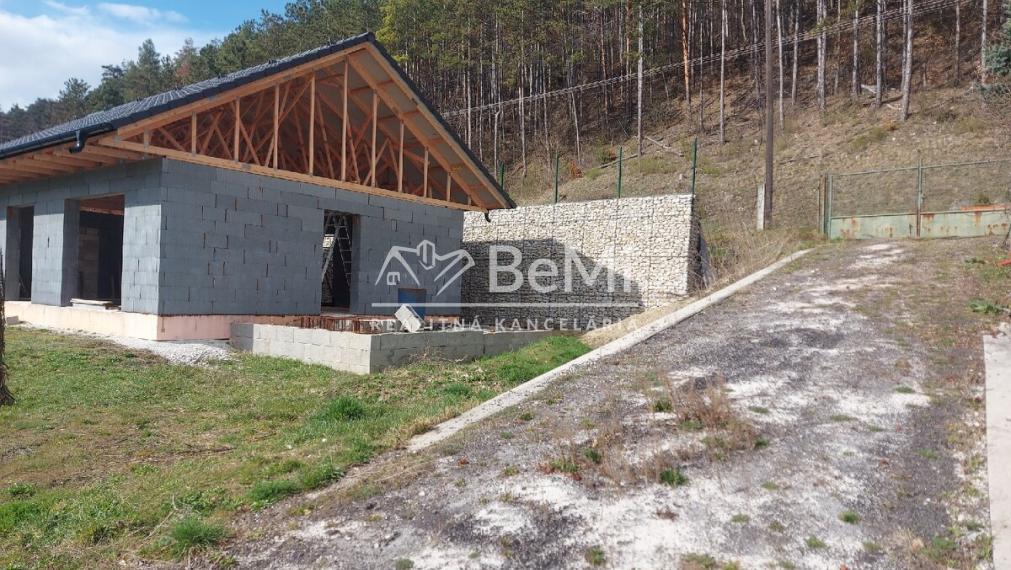 Predáme rozostavaný nízkoenergetický rodinný dom 019-12-MIKUa