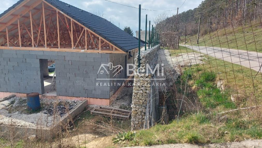 Predáme rozostavaný nízkoenergetický rodinný dom 019-12-MIKUa