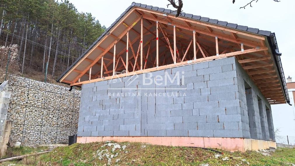 Predáme rozostavaný nízkoenergetický rodinný dom 019-12-MIKUa