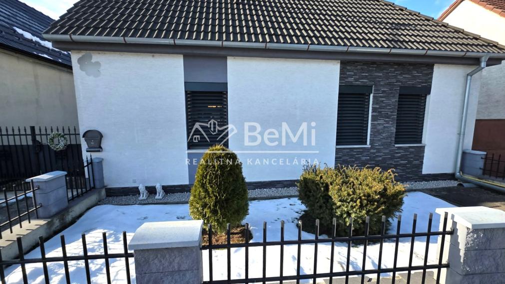 NA PREDAJ – ŠTÝLOVÝ 4-IZBOVÝ RODINNÝ DOM V POTVORICIACH