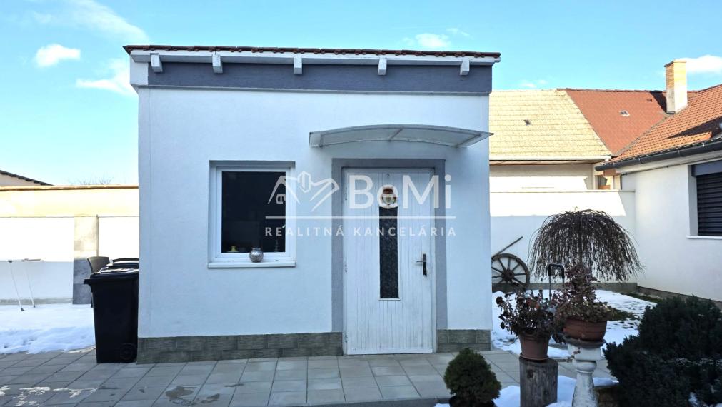 NA PREDAJ – ŠTÝLOVÝ 4-IZBOVÝ RODINNÝ DOM V POTVORICIACH