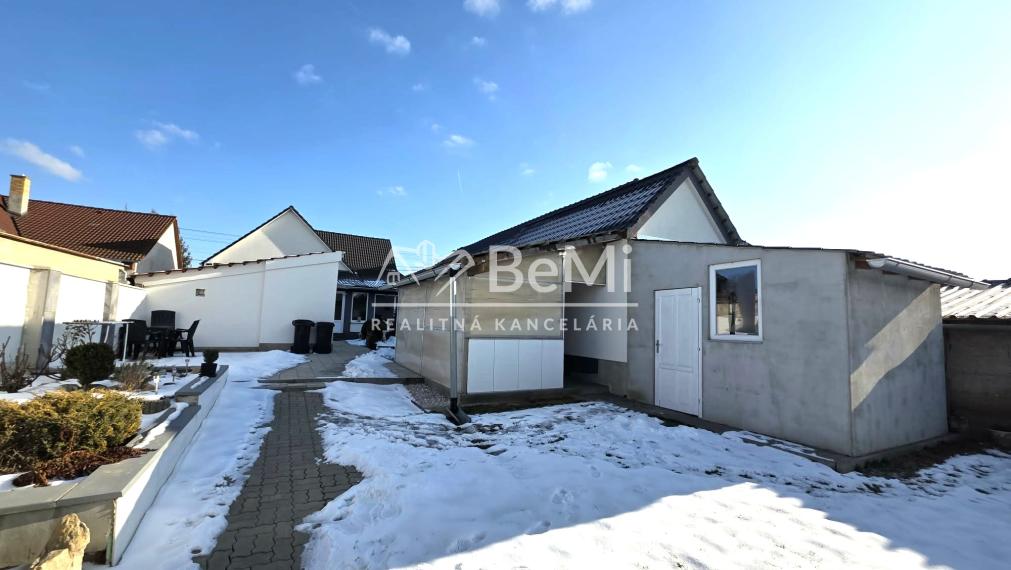 NA PREDAJ – ŠTÝLOVÝ 4-IZBOVÝ RODINNÝ DOM V POTVORICIACH