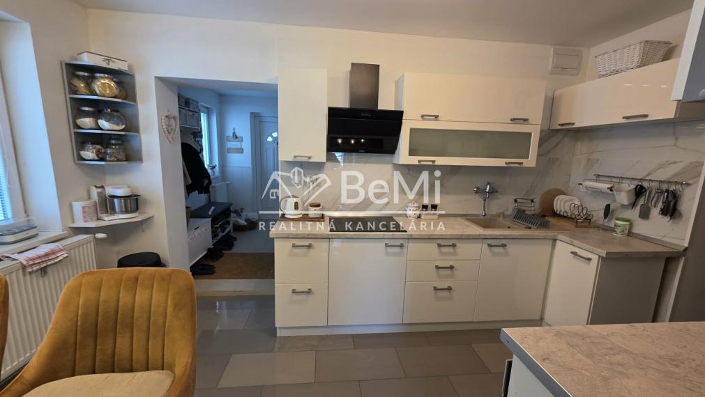 NA PREDAJ – ŠTÝLOVÝ 4-IZBOVÝ RODINNÝ DOM V POTVORICIACH