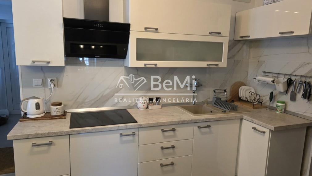 NA PREDAJ – ŠTÝLOVÝ 4-IZBOVÝ RODINNÝ DOM V POTVORICIACH