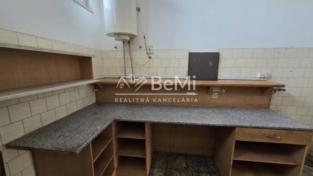 Predaj Budova Očkov