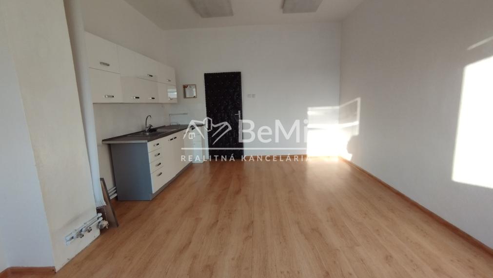 Kancelársky/prevádzkový priestor na prenájom-Lučenec