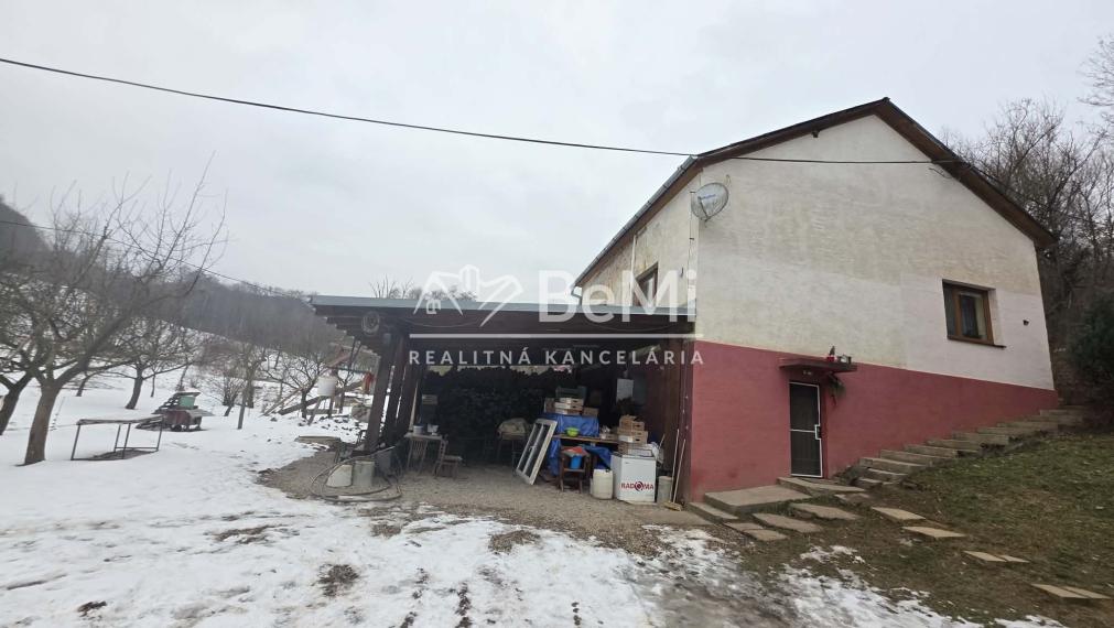 Predaj rodinného domu na úplnej samote – Záblatie, Trenčín