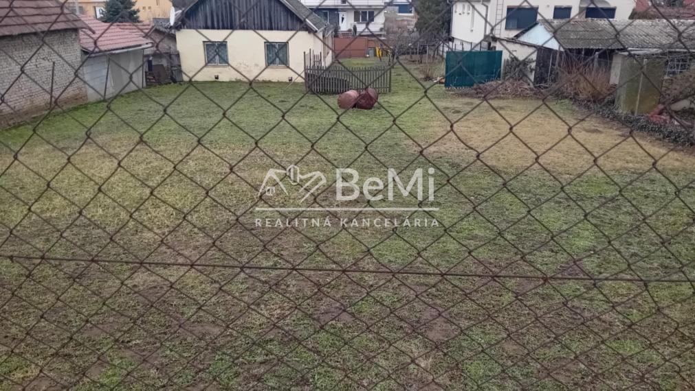 Predaj starší dom na  pozemku  957m2, Rišňovce,(241-12-JUF)