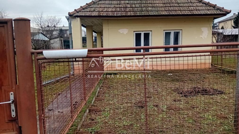 Predaj starší dom na  pozemku  957m2, Rišňovce,(241-12-JUF)