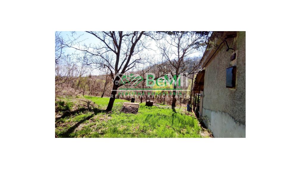 CHATA NA POLOSAMOTE 2733m² - NA PREDAJ