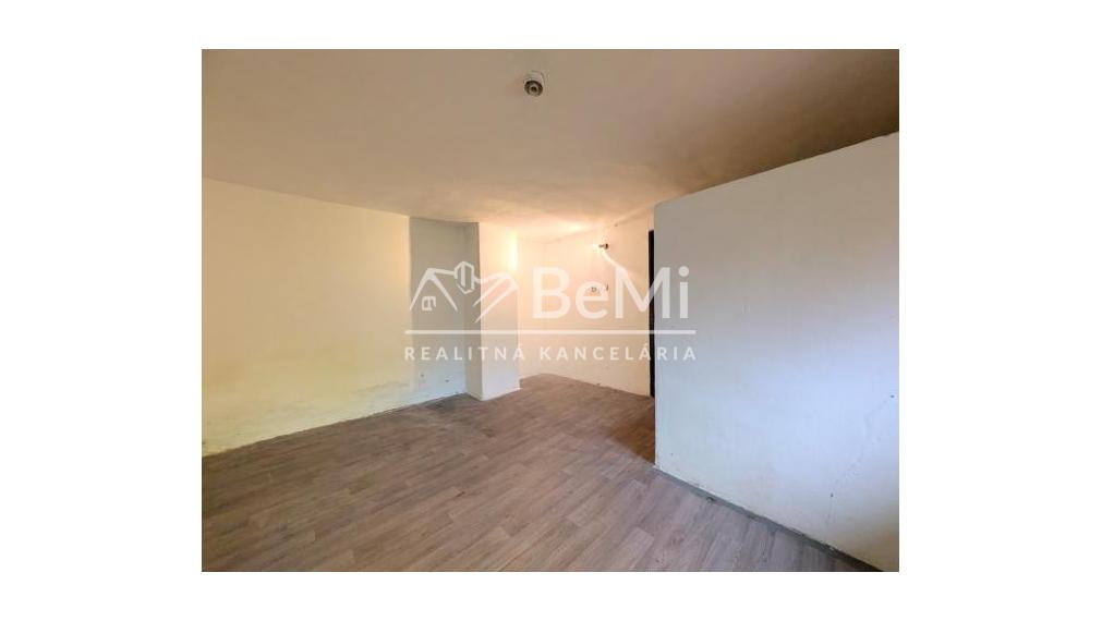 Predaj, rodinný dom - Dvorníky /Hlohovec (1243-12-AFI)