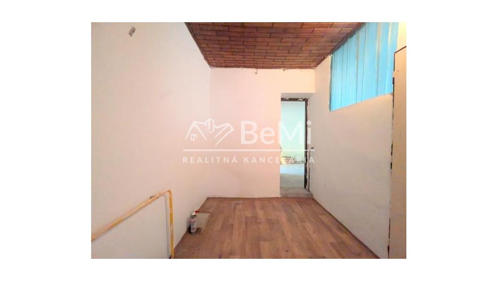 Predaj, rodinný dom - Dvorníky /Hlohovec (1243-12-AFI)