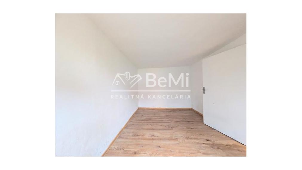 Predaj, rodinný dom - Dvorníky /Hlohovec (1243-12-AFI)