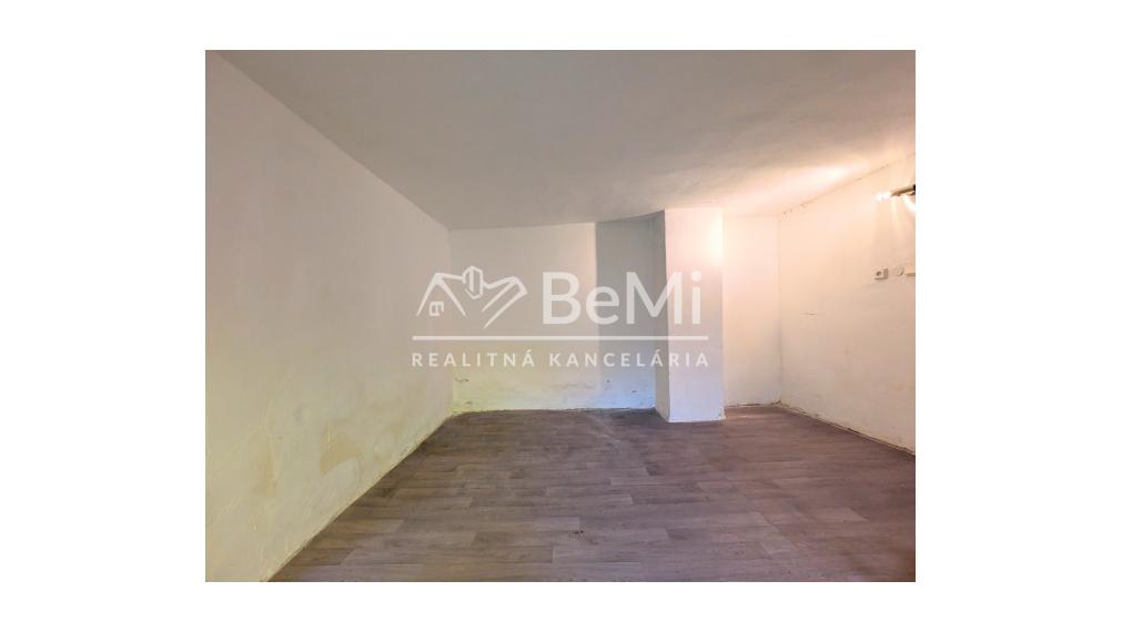 Predaj, rodinný dom - Dvorníky /Hlohovec (1243-12-AFI)