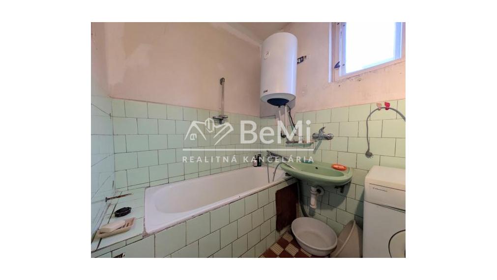 Predaj, rodinný dom - Dvorníky /Hlohovec (1243-12-AFI)