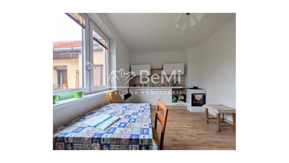 Predaj, rodinný dom - Dvorníky /Hlohovec (1243-12-AFI)