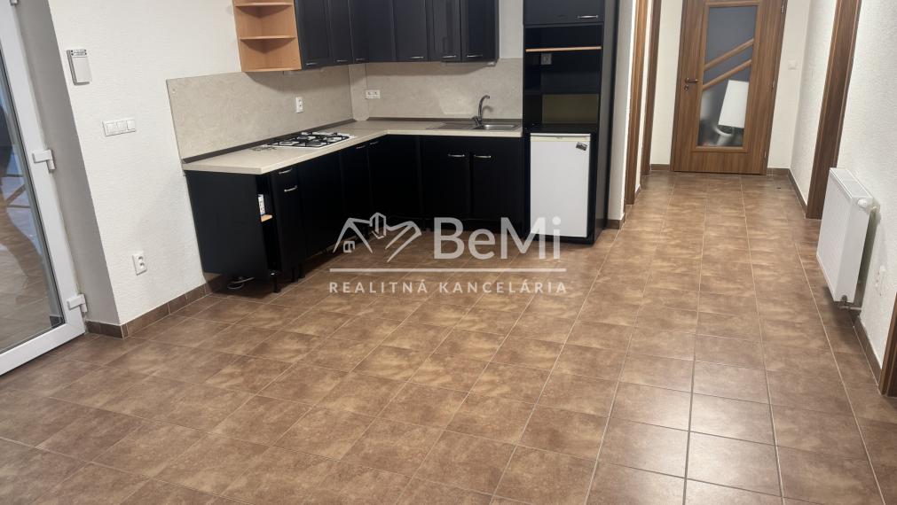 NA PRENÁJOM – kancelárske priestory 70 m2, Nitra – Mlynárce