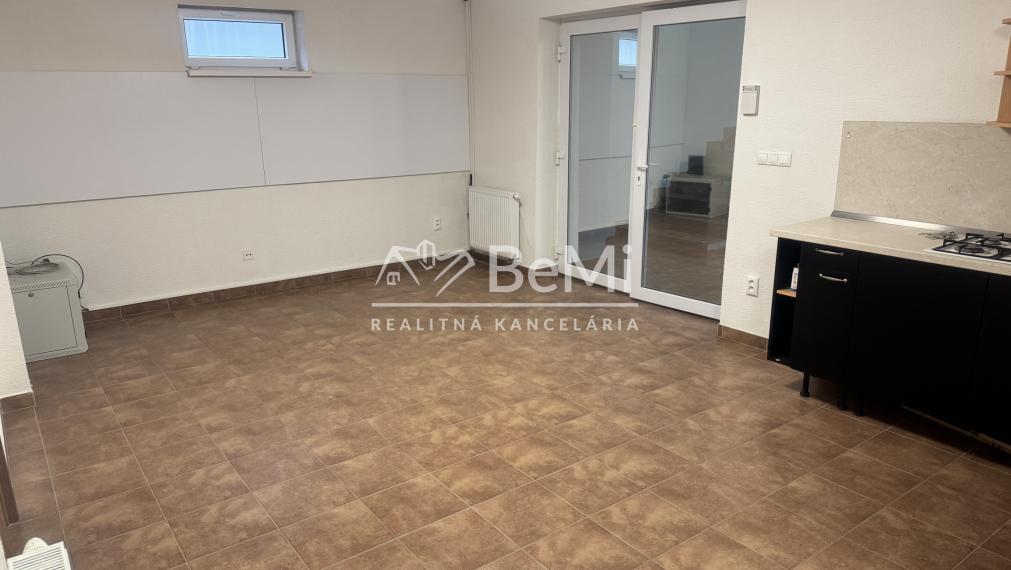 NA PRENÁJOM – kancelárske priestory 70 m2, Nitra – Mlynárce