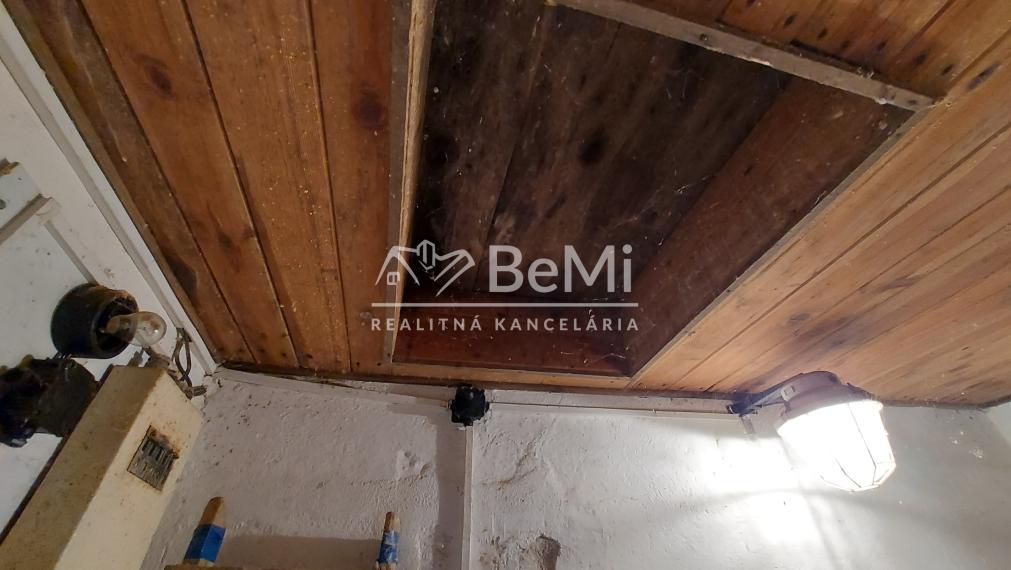 Predaj viničný domček Horný Oháj(242-13-JUF)