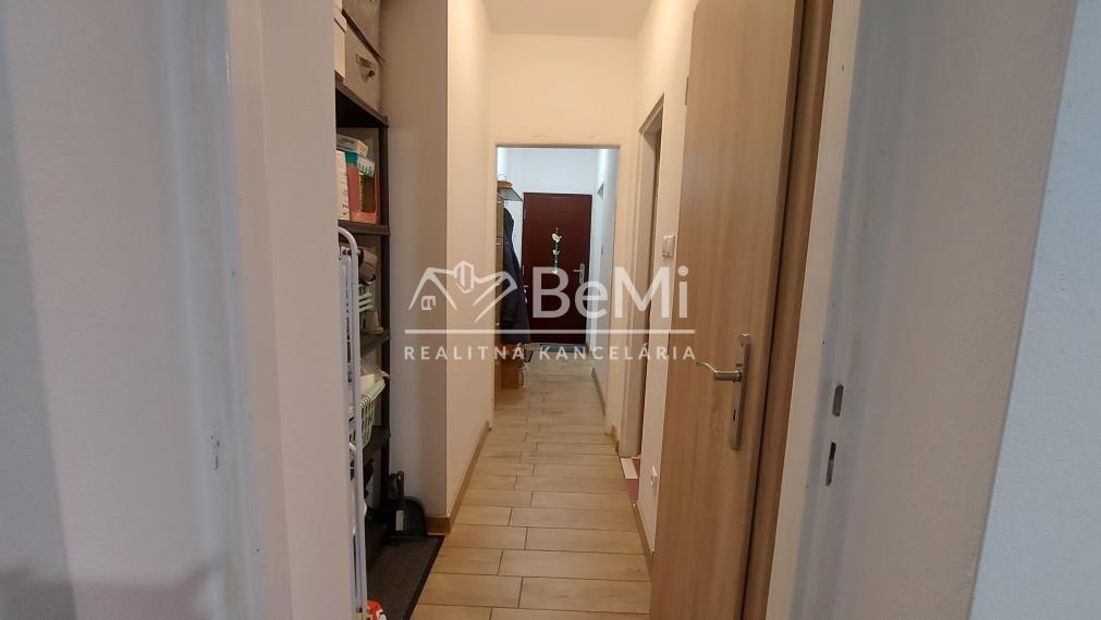 Predaj zrekonštruovaný 3izbový byt Vráble-Kaška(243-113-JUF)