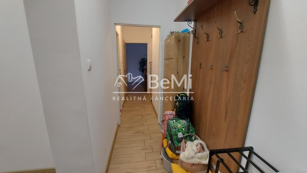 Predaj zrekonštruovaný 3izbový byt Vráble-Kaška(243-113-JUF)